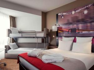 Una cama o camas en una habitación de Mercure Paris Boulogne