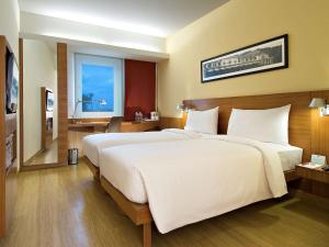 เตียงในห้องที่ ibis Pune Viman Nagar - An Accor Brand