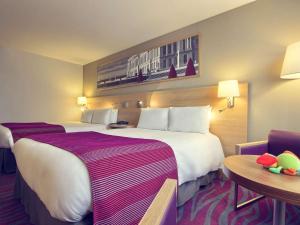 Кровать или кровати в номере Mercure Paris Velizy