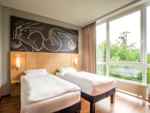 Giường trong phòng chung tại ibis Wörthersee