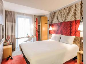 Tempat tidur dalam kamar di Ibis Berlin Hauptbahnhof