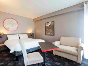 ibis Styles Paris Mairie de Montreuil tesisinde bir odada yatak veya yataklar