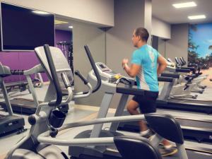 Fitness centrum a/nebo fitness zařízení v ubytování Mercure Santa Marta Emile