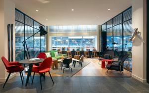 En restaurant eller et spisested på citizenM Zürich