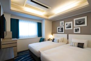 Кровать или кровати в номере Shin Yokohama Grace Hotel