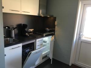 Majoituspaikan Appartement Achterom keittiö tai keittotila