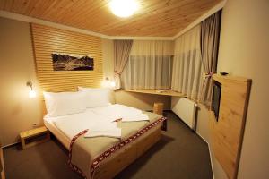 Ліжко або ліжка в номері Horsky Hotel Sliezsky Dom