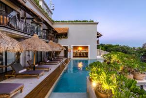 Hồ bơi trong/gần Caribbean Paradise Hotel & Spa - 5th Avenue