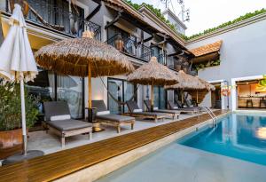 Hồ bơi trong/gần Caribbean Paradise Hotel & Spa - 5th Avenue