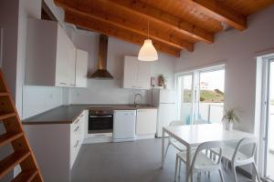 Una cocina o kitchenette en Sea View Apartment Carrapateira