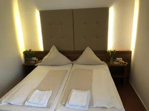 Giường trong phòng chung tại Hotel Riede