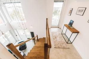 Uma televisão e/ou sistema de entretenimento em Giżycko Soft Loft - Apartament dwupoziomowy z klimatyzacją