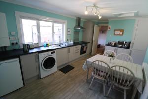 Una cocina o cocineta en Easdale House Apartments