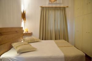 Voodi või voodid majutusasutuse Esperos Seaside Suite in Adamas, Milos toas