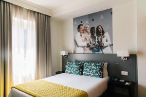 Tempat tidur dalam kamar di America Diamonds Hotel