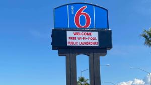 Certificat, récompense, panneau ou autre document affiché dans l'établissement Motel 6 Bullhead City, Az - Laughlin