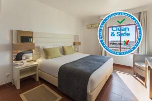 Ліжко або ліжка в номері Best Western Hotel Dom Bernardo