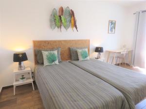 Sagres Sun Stay - Surf Camp & Hostel房間的床