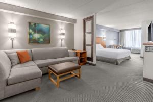 Hyatt Place Charlotte Airport Billy Graham Parkway tesisinde bir televizyon ve/veya eğlence merkezi