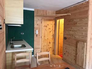 Kuhinja ili čajna kuhinja u objektu House Cervinia Apartments