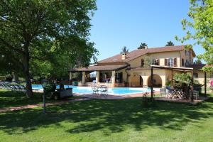 A piscina localizada em Podere San Paolo ou nos arredores