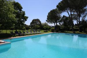 A piscina localizada em Podere San Paolo ou nos arredores