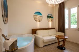 Area tempat duduk di Rimini Suite Hotel