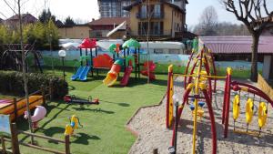 Zona de juegos infantil en Camping Italia Lido