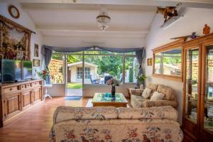 a living room with a couch and a table at Casita Boschberg in Biddinghuizen