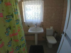 Котеджі на приватному пляжу - Совіньон 2024 tesisinde bir banyo