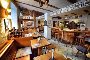 The lounge or bar area at Zum Alten Krug