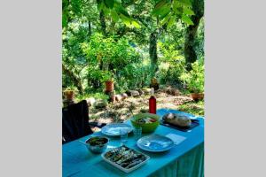 Quinta biológica, com vista, na Serra de Sintra के बाहर एक बगीचा