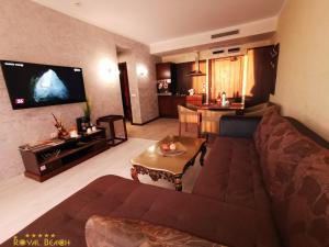 Televisyen dan/atau pusat hiburan di ROYAL BEACH HOTEL apartment