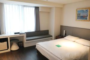 Katil atau katil-katil dalam bilik di Hotel Thomas Myeongdong