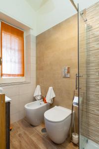 a bathroom with a tub and a toilet and a shower at Villa Viuli in Torre del Greco