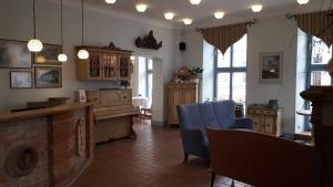 a living room with blue chairs and a counter at Hotel Marmułowski in Wejherowo