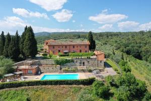 בריכת השחייה שנמצאת ב-Agriturismo Tenuta Cantagallo או באזור