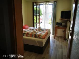 Кровать или кровати в номере Aparthotel-Chrysantihof - Aleksandra