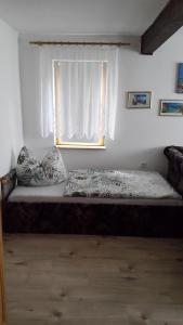 Un pat sau paturi într-o cameră la Ferienwohnung Schlothauer 1