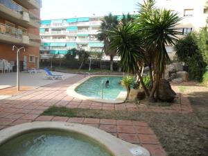 The swimming pool at or close to Apartamentos Palas Salou