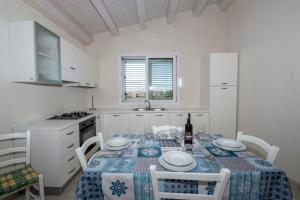 Una cocina o kitchenette en Holiday Villa White