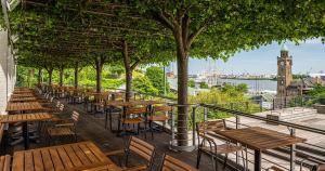 En balkon eller terrasse på Hotel Hafen Hamburg