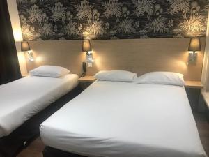 Kama o mga kama sa kuwarto sa Hotel de Bordeaux