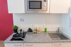 Una cocina o kitchenette en Anstatthotel Horw - self-check-in