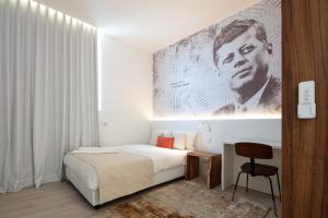 The ICONS Lisbon Hotel 객실 침대