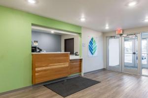 Hall o reception di WoodSpring Suites Indianapolis Castleton