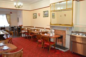 A seating area at Park Hotel