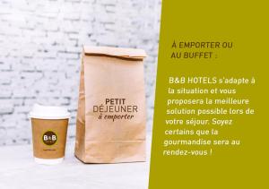 uma chávena de café e um saco de papel em B&B HOTEL Lyon Vénissieux em Vénissieux