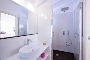 Bathroom sa Zia Pupetta Suites