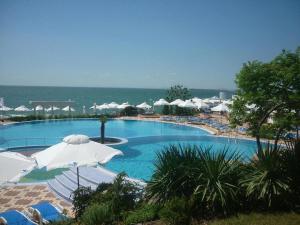 Swimming pool sa o malapit sa Sineva Beach Hotel - All Inclusive